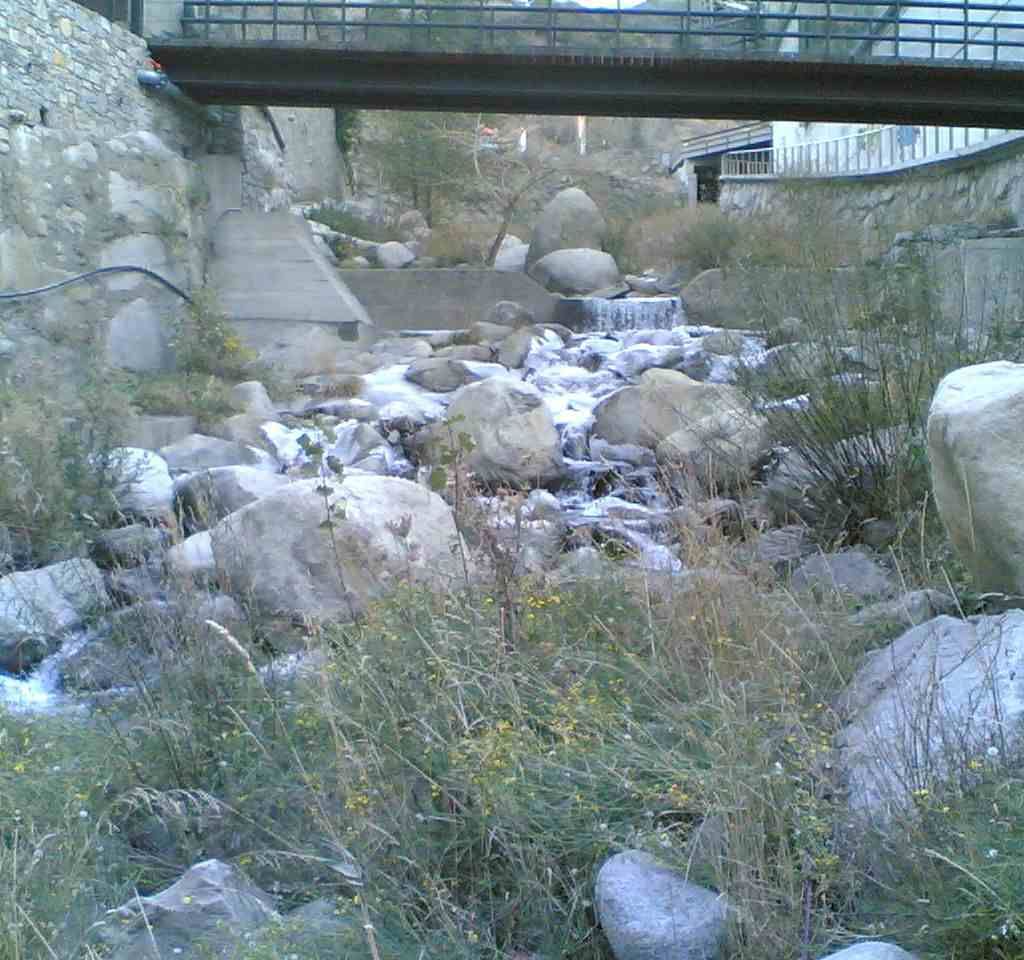 puente sobre el río